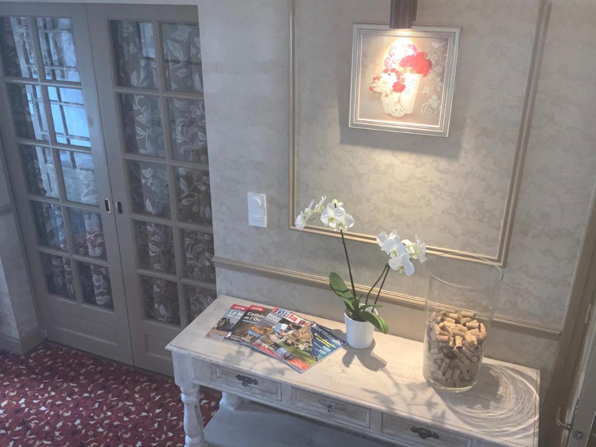 Les 3 Rois By Yy Ξενοδοχείο Villers-Bocage  Εξωτερικό φωτογραφία